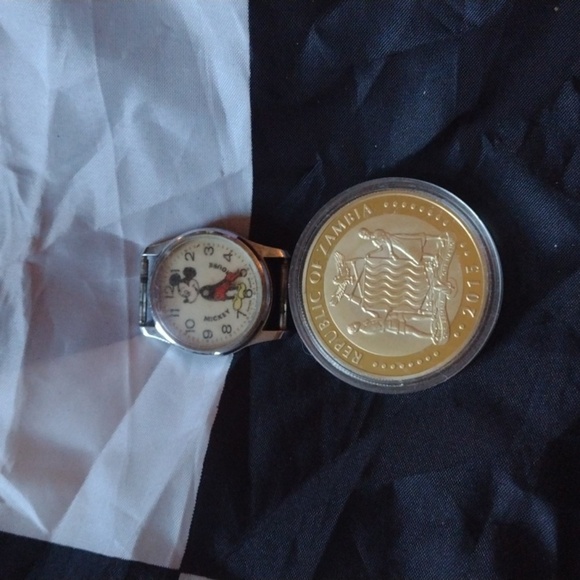 Mickey mouse Watch+bonus - Picture 1 of 2